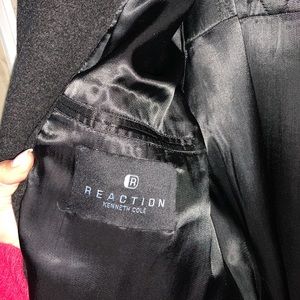 Cashmere Kenneth Cole mens peacock with silk lining.